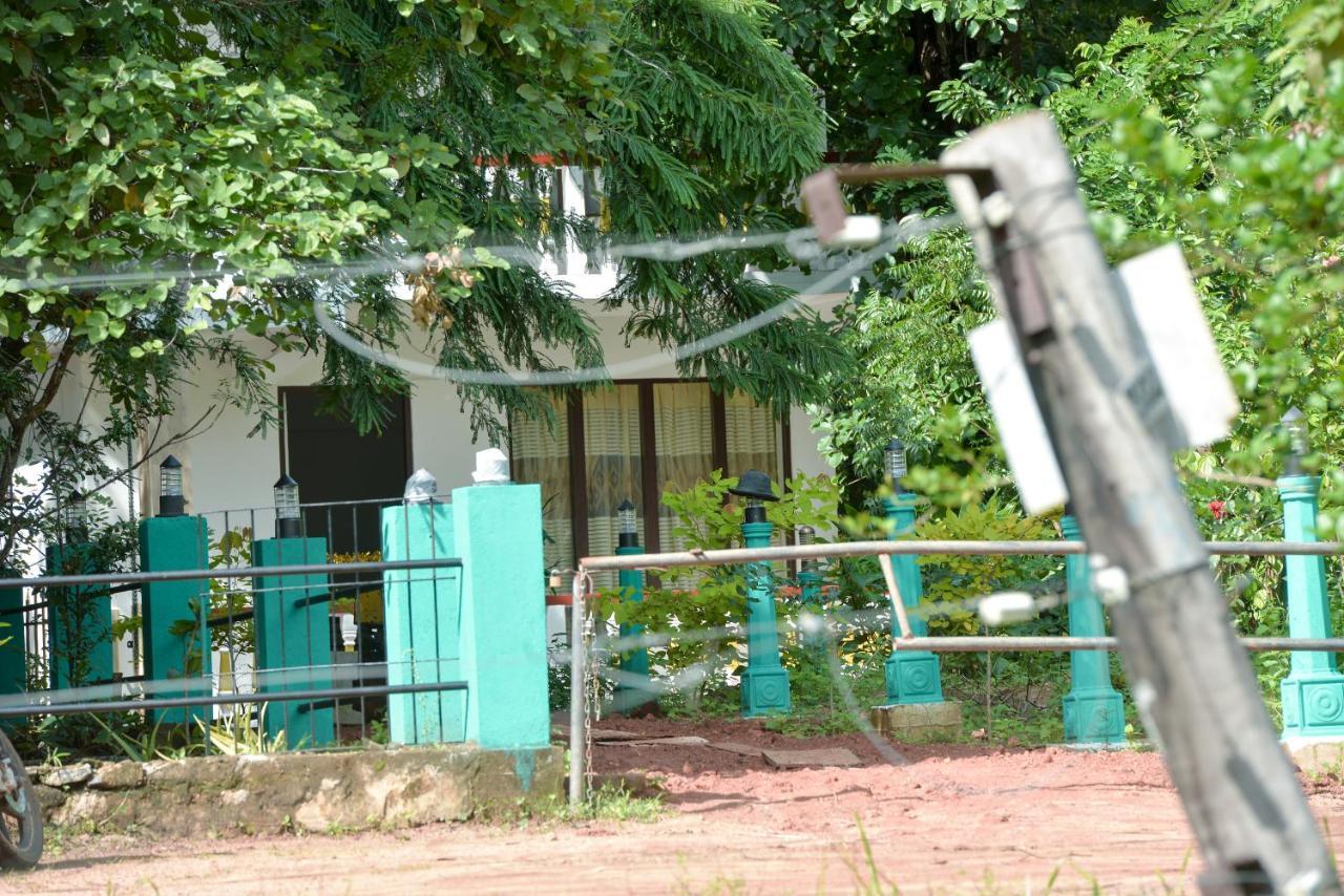 Spice Village Hotel & Restaurant 哈伯勒内 外观 照片