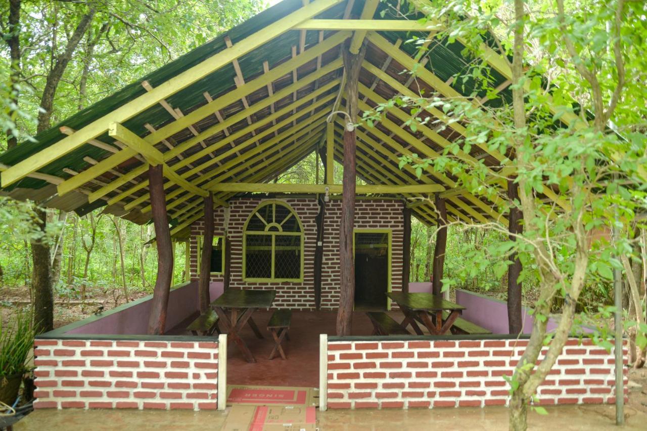 Spice Village Hotel & Restaurant 哈伯勒内 外观 照片
