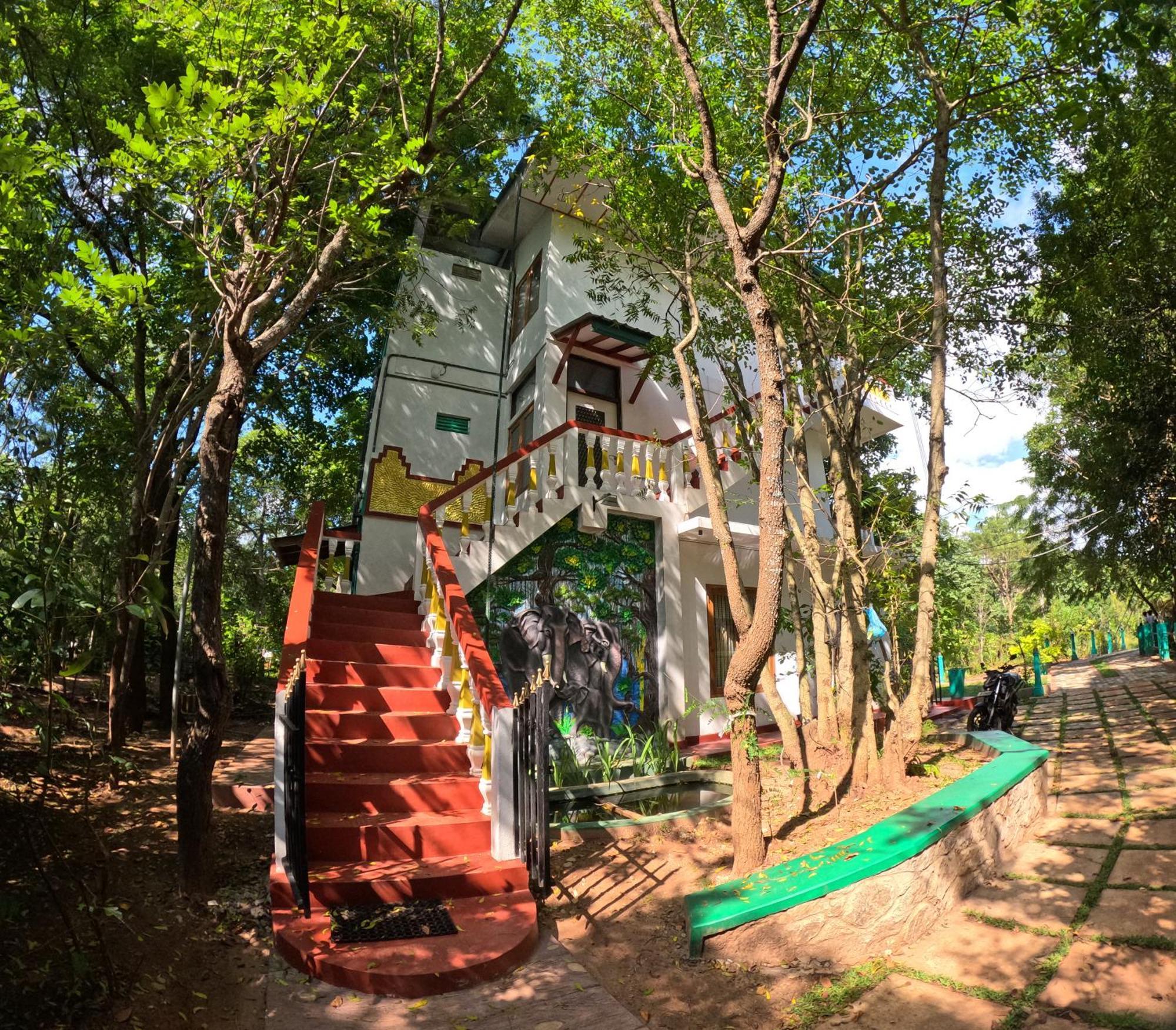 Spice Village Hotel & Restaurant 哈伯勒内 外观 照片