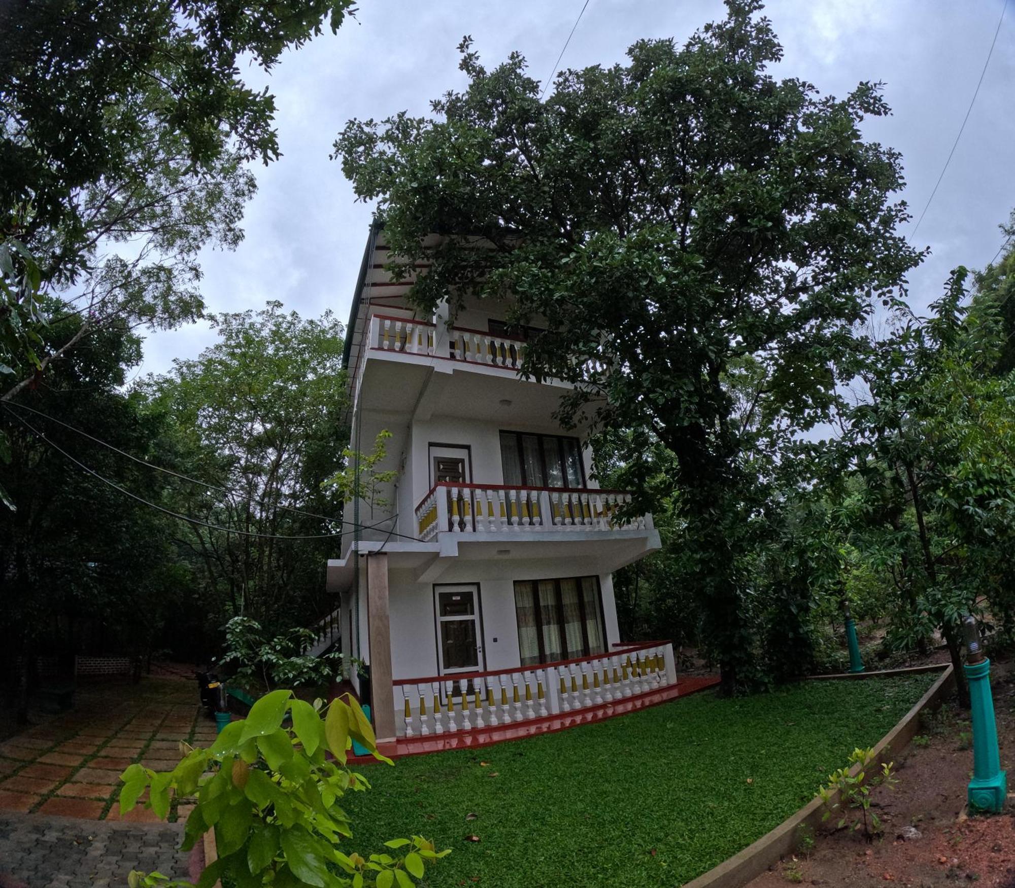 Spice Village Hotel & Restaurant 哈伯勒内 外观 照片