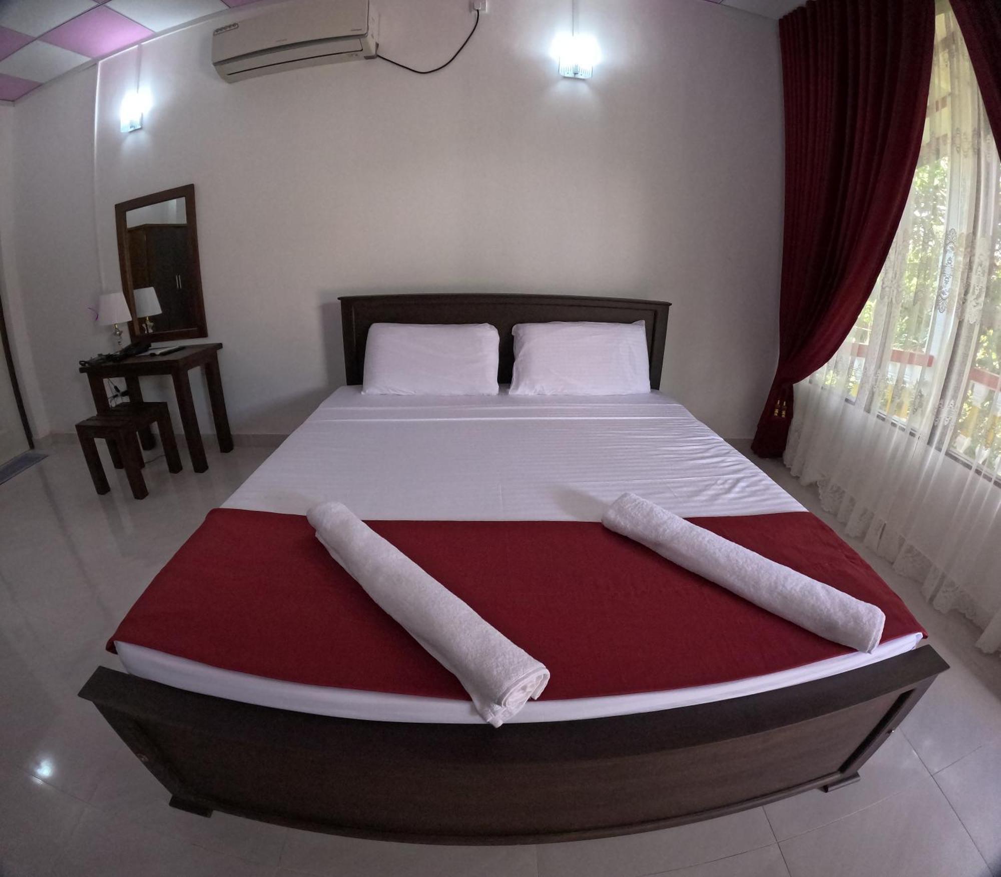 Spice Village Hotel & Restaurant 哈伯勒内 外观 照片