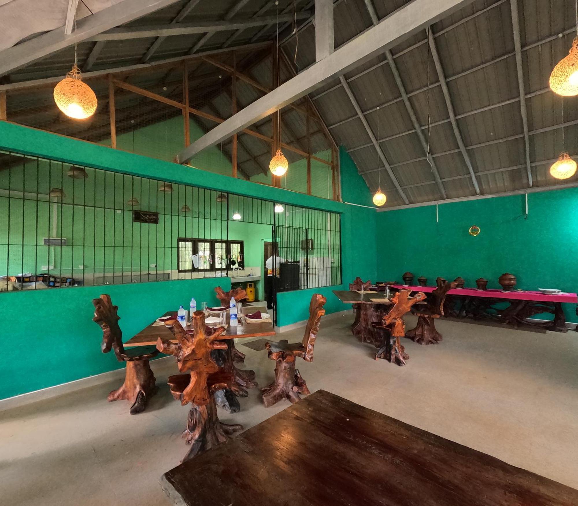 Spice Village Hotel & Restaurant 哈伯勒内 外观 照片