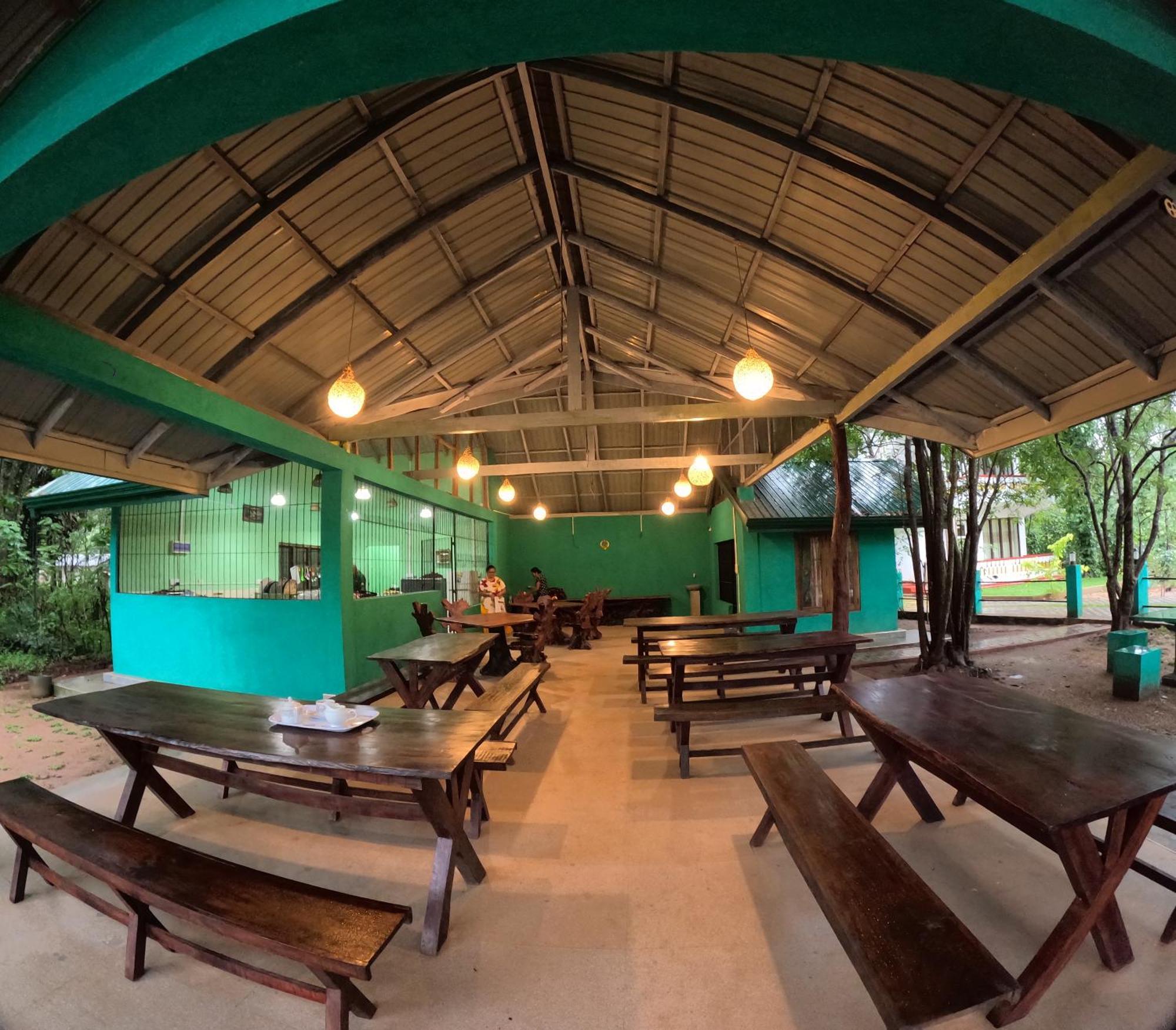 Spice Village Hotel & Restaurant 哈伯勒内 外观 照片