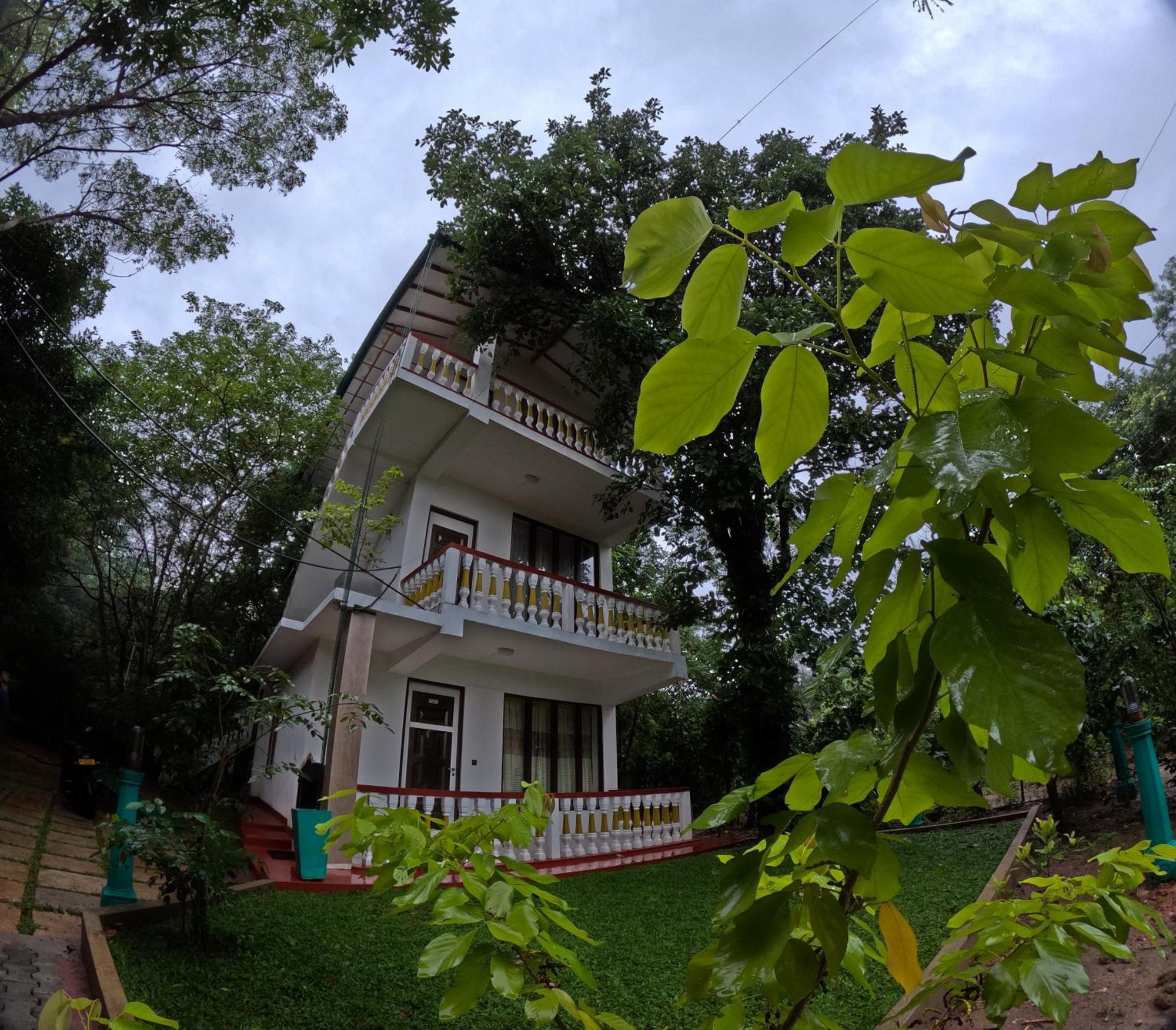 Spice Village Hotel & Restaurant 哈伯勒内 外观 照片