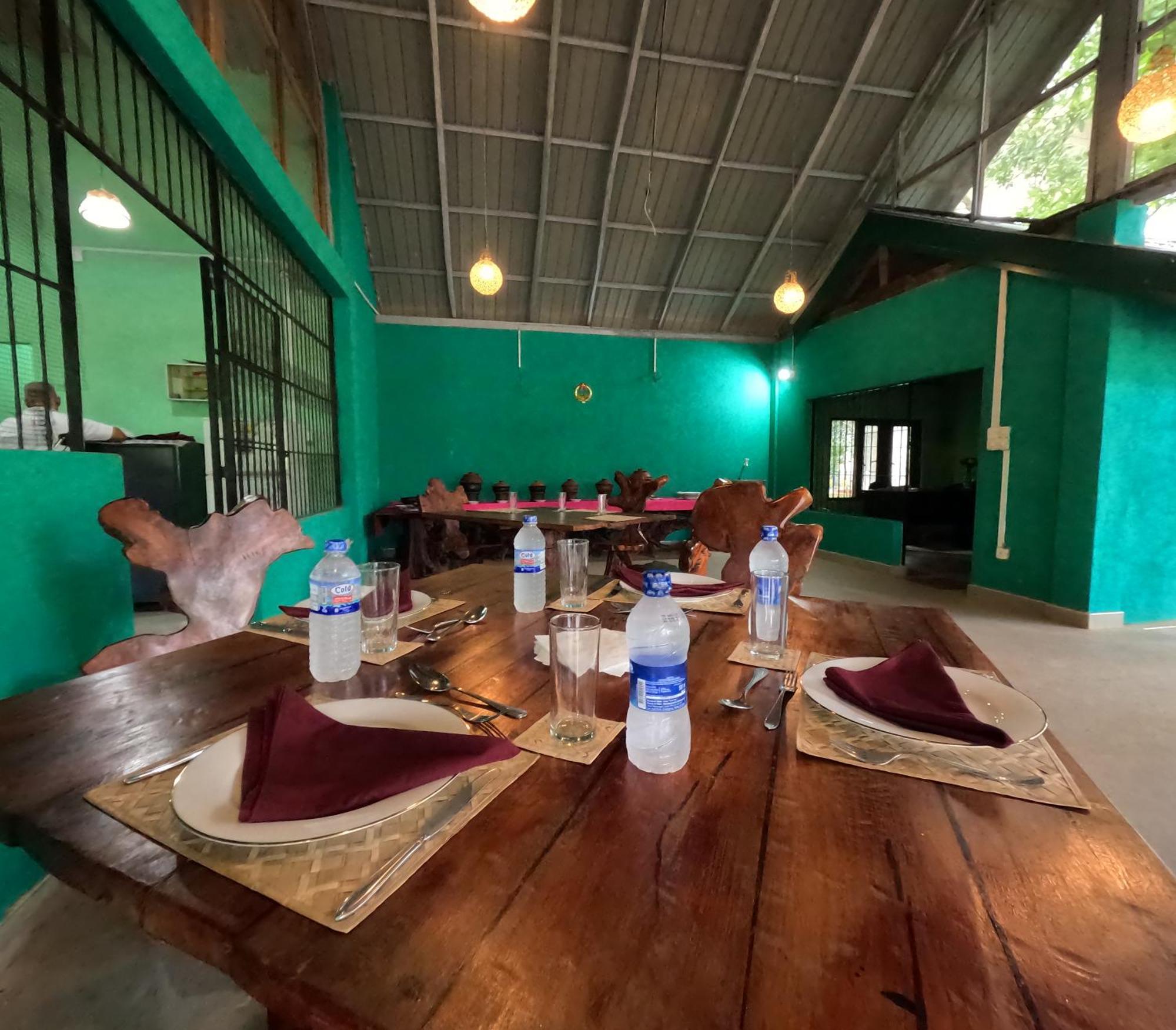 Spice Village Hotel & Restaurant 哈伯勒内 外观 照片