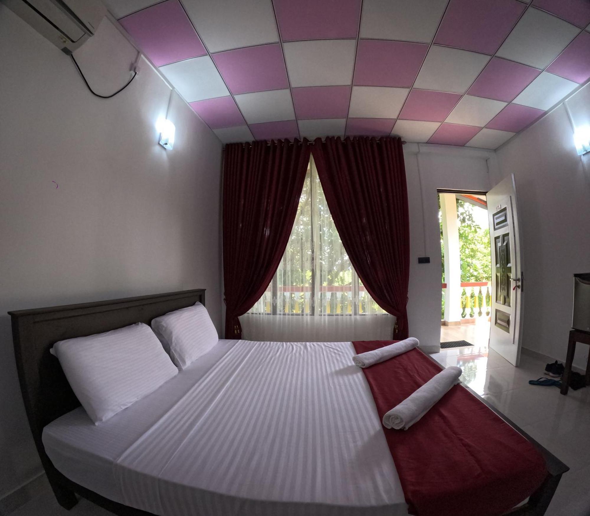 Spice Village Hotel & Restaurant 哈伯勒内 外观 照片