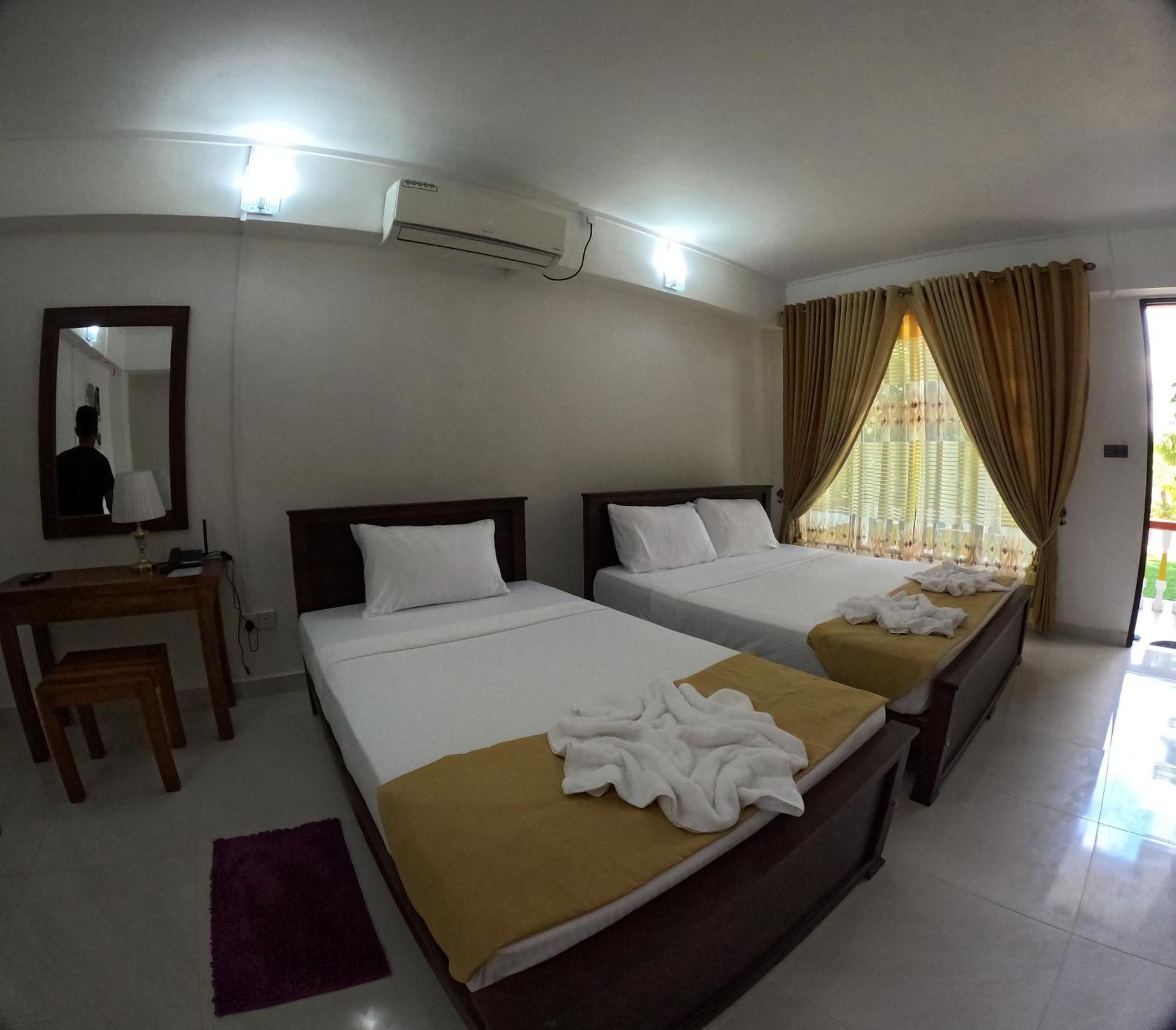Spice Village Hotel & Restaurant 哈伯勒内 外观 照片