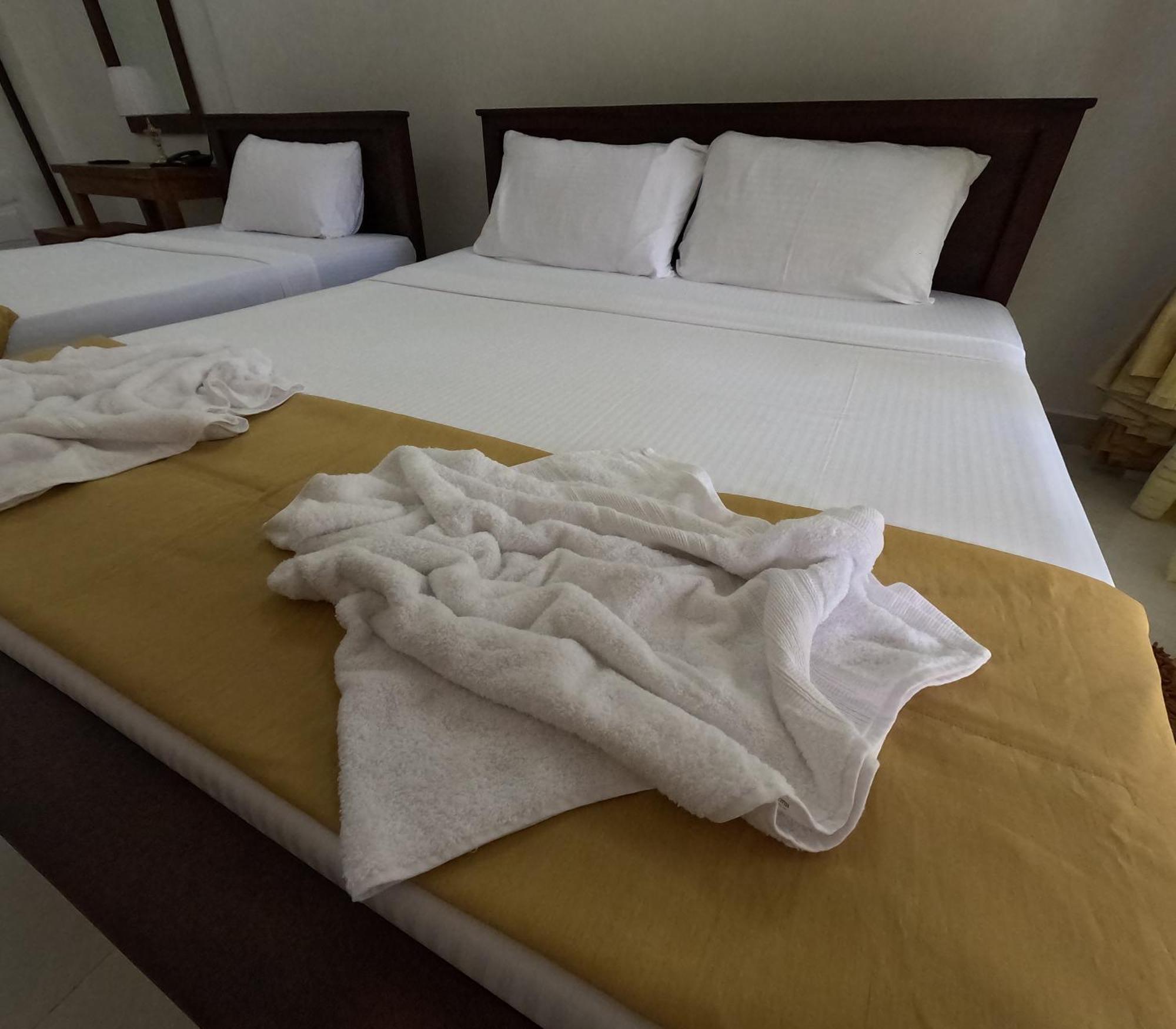 Spice Village Hotel & Restaurant 哈伯勒内 外观 照片