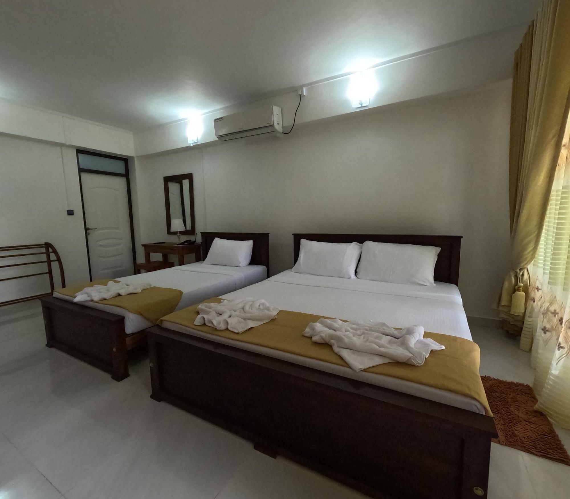 Spice Village Hotel & Restaurant 哈伯勒内 外观 照片
