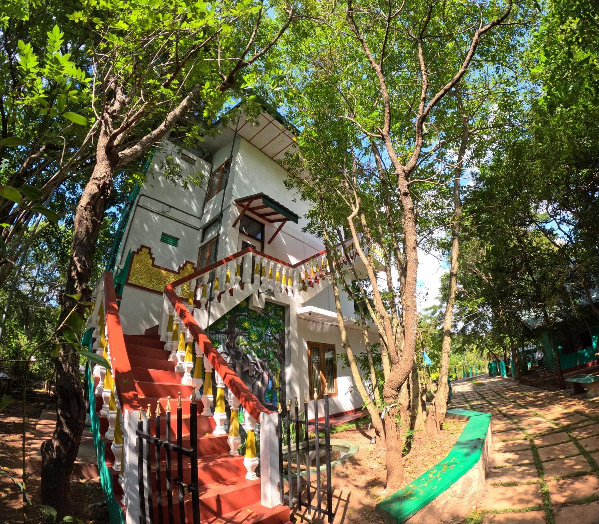 Spice Village Hotel & Restaurant 哈伯勒内 外观 照片