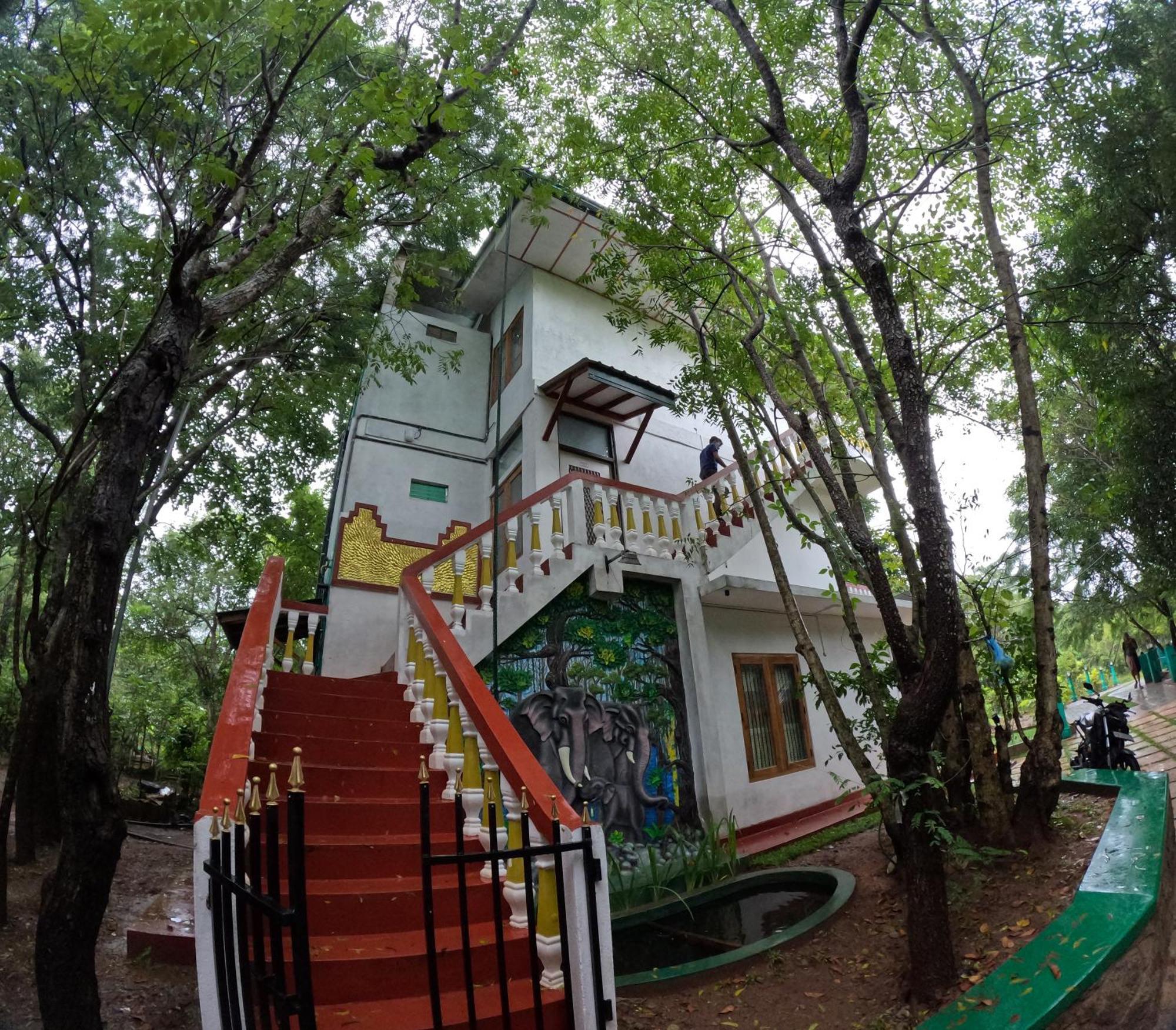 Spice Village Hotel & Restaurant 哈伯勒内 外观 照片