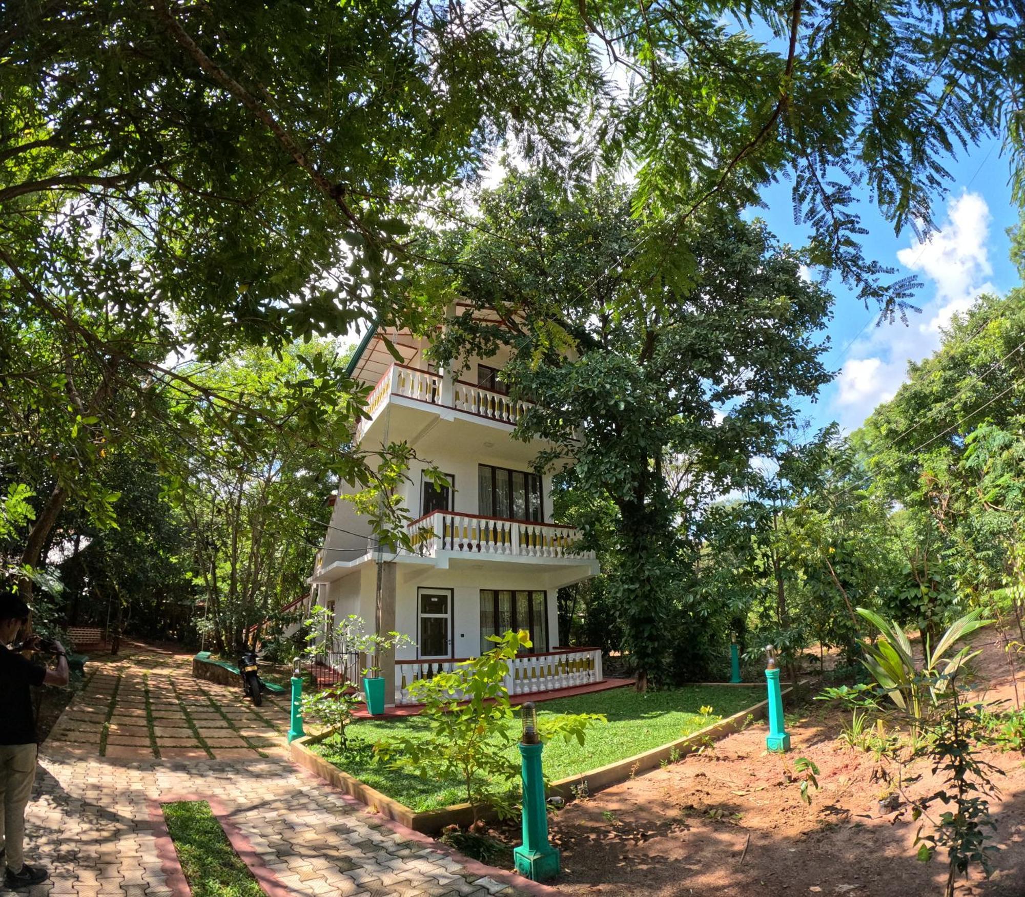 Spice Village Hotel & Restaurant 哈伯勒内 外观 照片