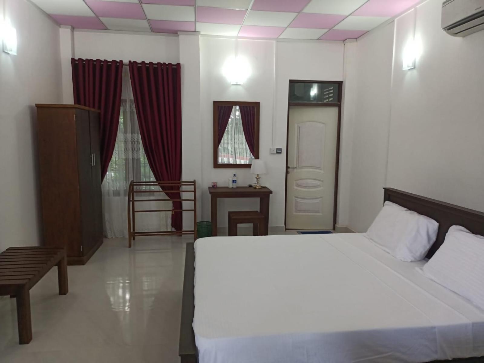 Spice Village Hotel & Restaurant 哈伯勒内 外观 照片