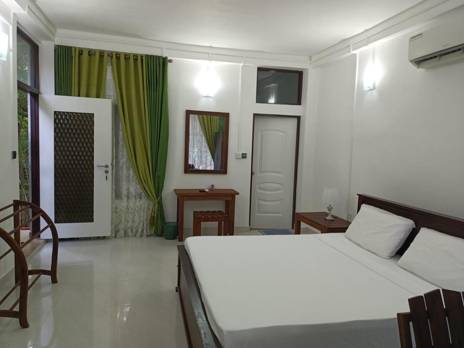 Spice Village Hotel & Restaurant 哈伯勒内 外观 照片