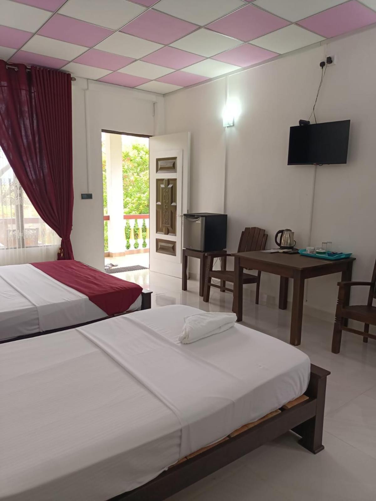 Spice Village Hotel & Restaurant 哈伯勒内 外观 照片