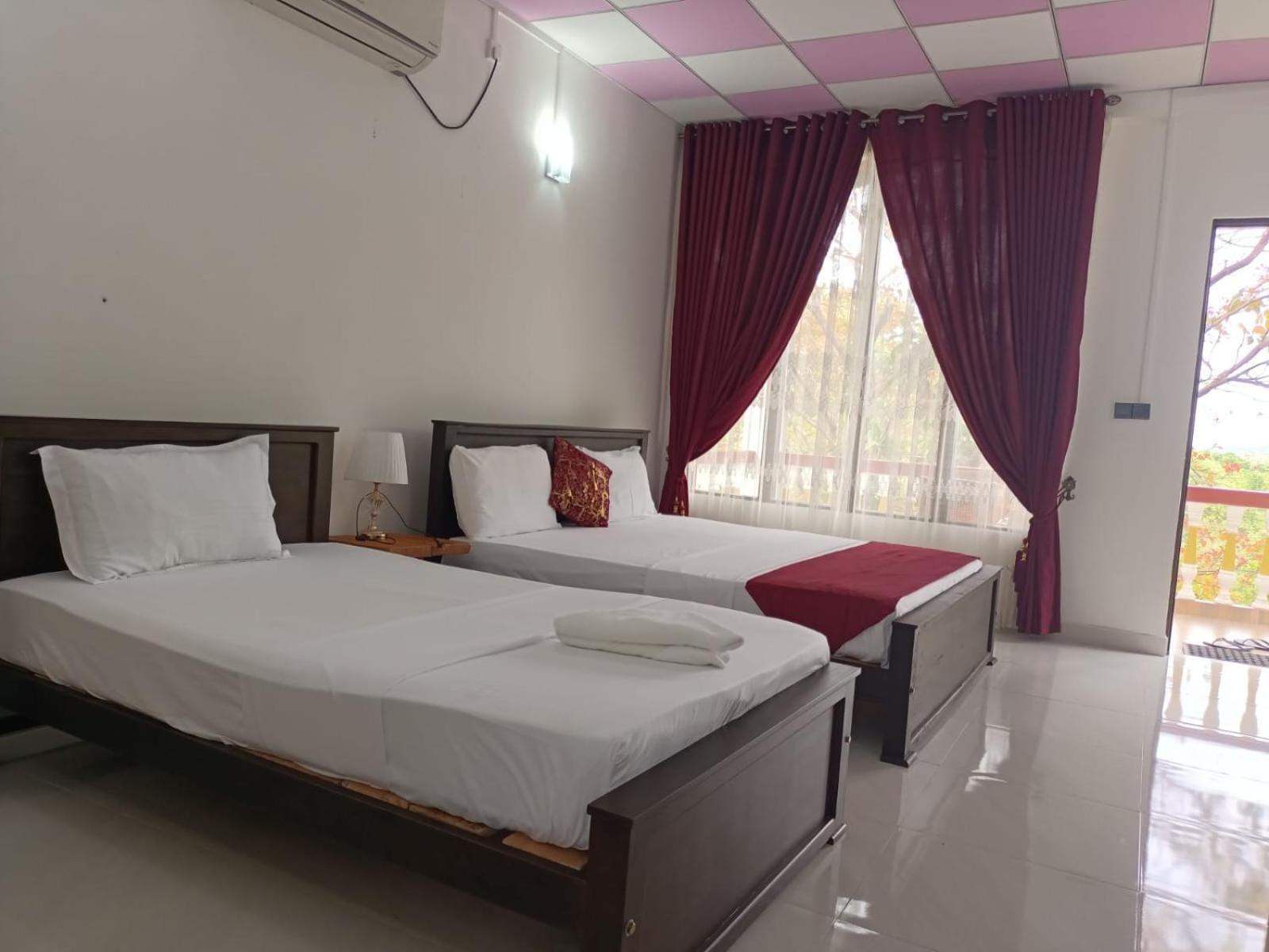 Spice Village Hotel & Restaurant 哈伯勒内 外观 照片