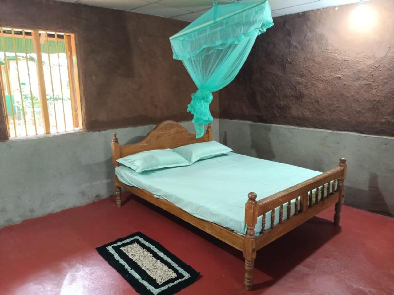 Spice Village Hotel & Restaurant 哈伯勒内 外观 照片