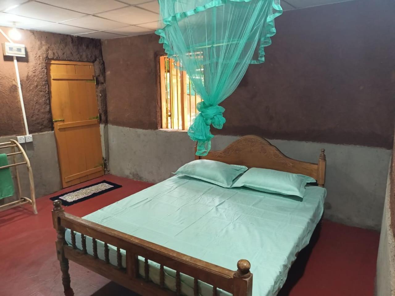 Spice Village Hotel & Restaurant 哈伯勒内 外观 照片
